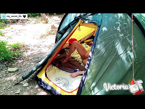 ❤️ Gefilmd op camera Gepassioneerd aftrekken Vreemdeling in een tent ❤❌ Super sex at us ❌❤