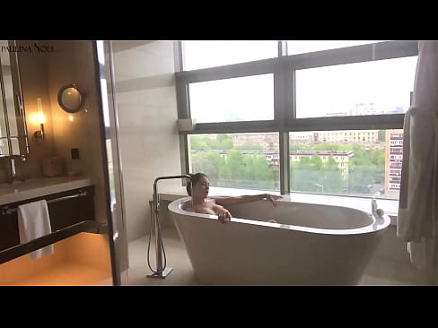 ❤️ Enorme babe die hartstochtelijk haar poesje aftrekt in de badkamer ❤❌ Super sex at us ❌❤